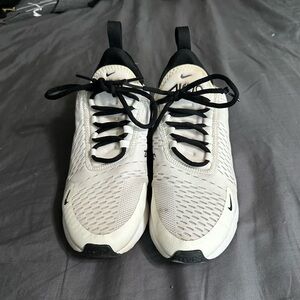 Women’s Nike 270’s. Size 9.